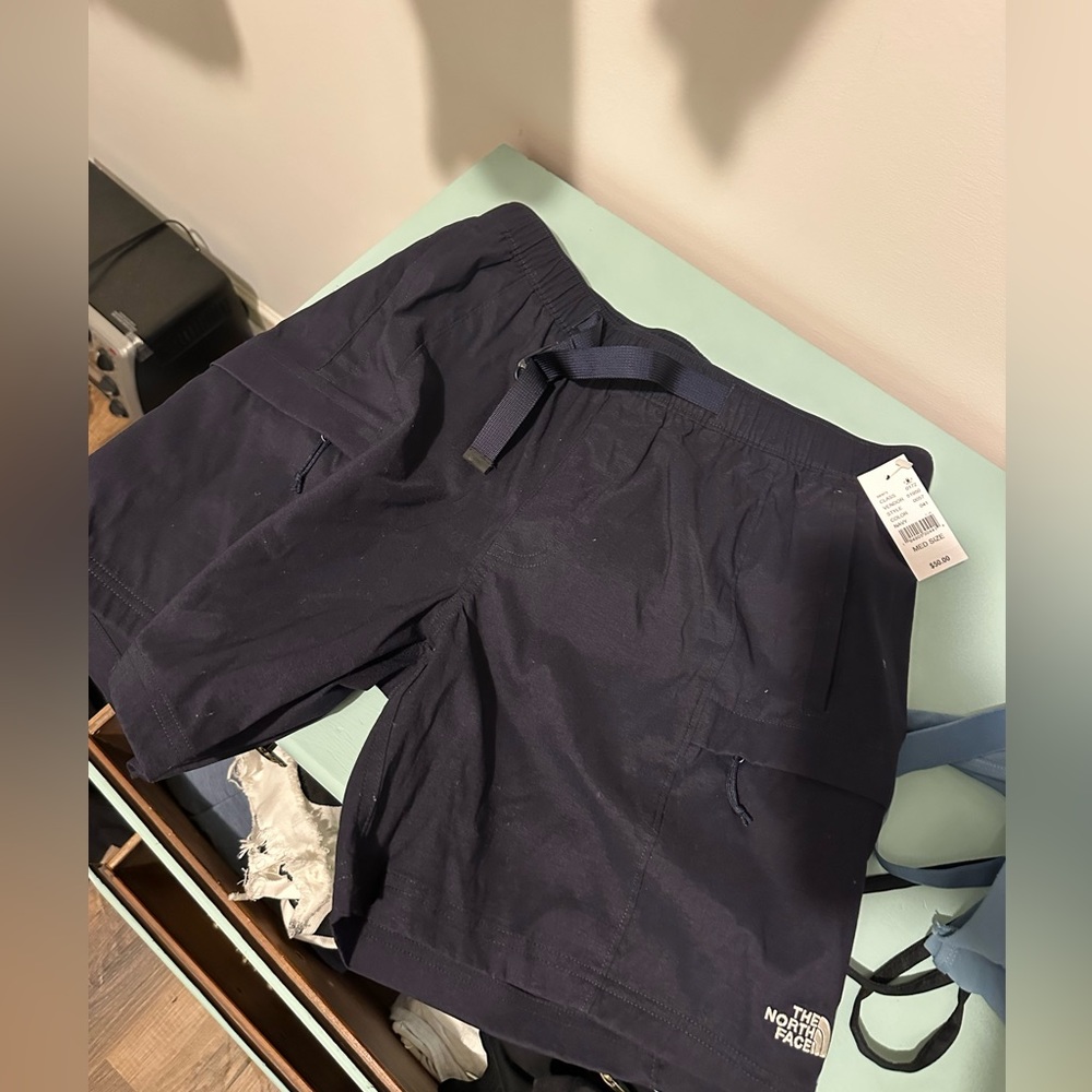 Brand new with tags north face men’s shorts in navy blue